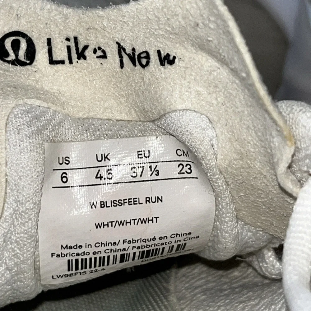 Lululemon Blissful Running Sneakers‎ Women’s Size 6